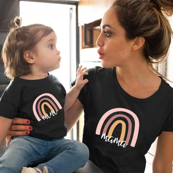 1pc Moda Mama e Mini arco-íris de impressão da Família de Correspondência de T-shirt de Manga Curta de Família T-shirts Mãe e Filha Roupas