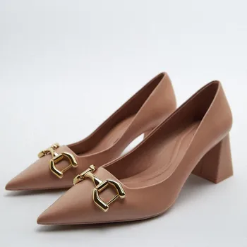 ZA 2022 Novos sapatos femininos bege fivela de metal grosso calcanhar de moda, salto alto desgaste exterior pontiagudo dedo do pé calçados