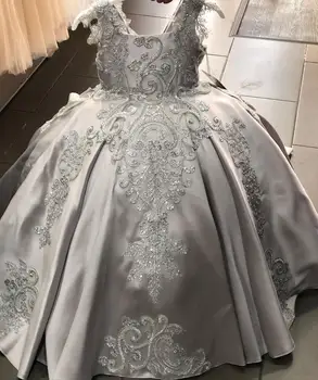 Luxuoso Cinza Vestidos Da Menina De Flor De Laço Frisado De Cetim Pequena Princesa Vestidos Primeira Comunhão Vestido De Desfile De Vestidos De Rendas De Volta